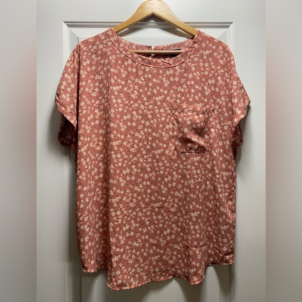 3/$20 Buffalo David Bitton Women's Dusty Rose Floral Pocket Blouse XL